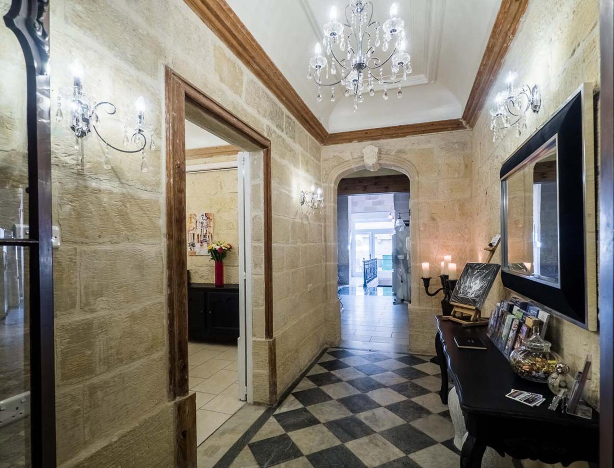 Julesy'S Bnb Hotel Cospicua Exterior photo